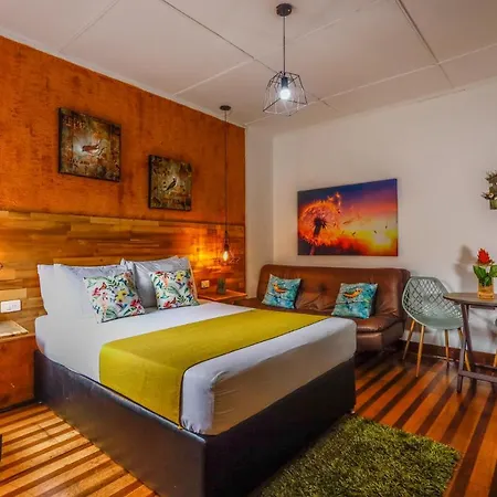 Hotel The Garden Lleras 10